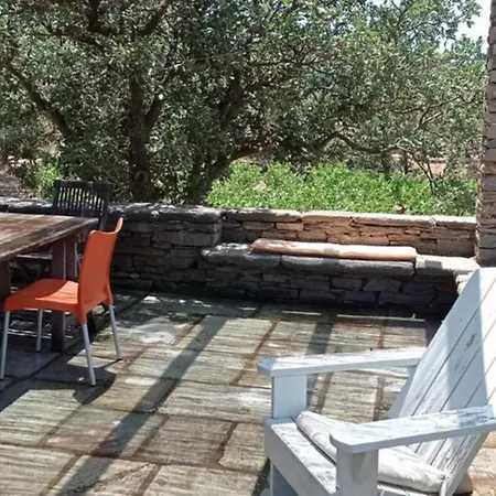 Holiday home Amidst Vines And Oak Trees